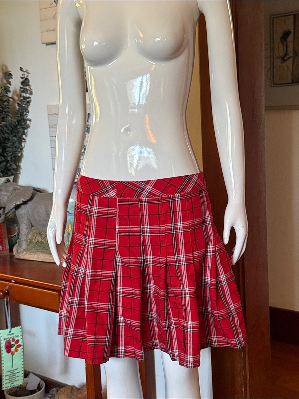 H&M Divided size 10 Classic thick Red Plaid Pleated Skirt - Women's